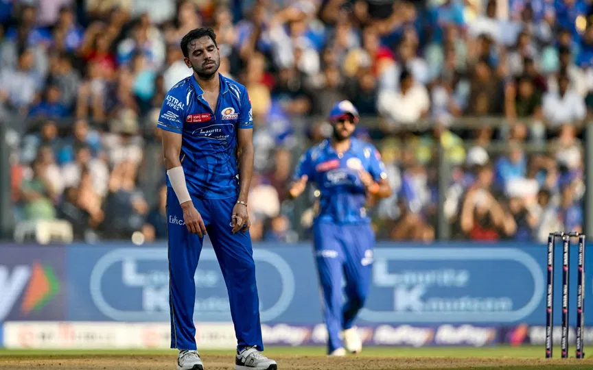 The 9.25 crore Deepak Chahar problem: Why MI must find trade solution before IPL mini auction The 9.25 crore Deepak Chahar problem: Why MI must find trade solution before IPL mini auction